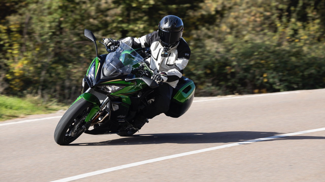 With top-spec suspension the Ninja feels perfectly at home here